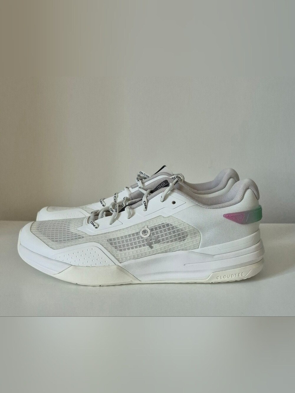 Mens ON Running Shoes - The Roger Advantage Z5 White/Ivory - Size 9